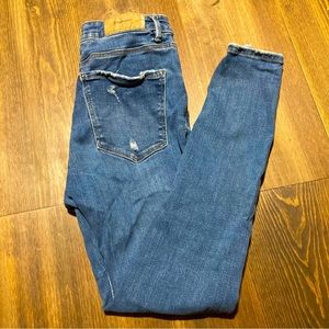 Stradivarius regular waist skinny jeans US8 blue gently distressed